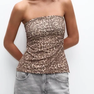 Leopard topp - Leopard bandeuatopp med prislapp kvar! Kan självklart skicka egna bilder😊