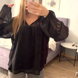 Blus  - Super fin blus från only som inte kommer till användning💓