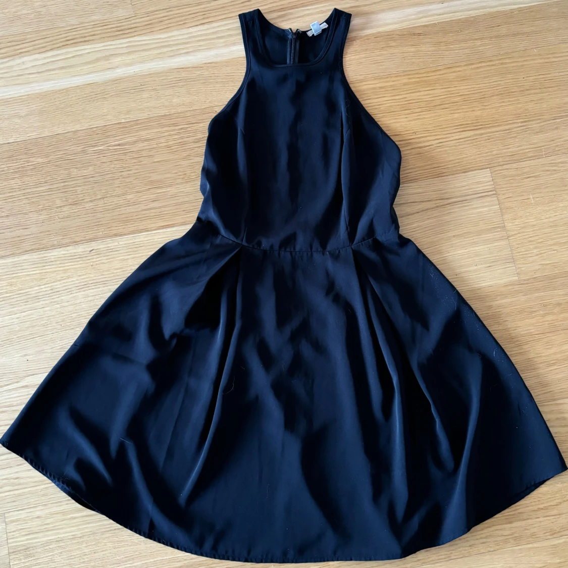 Svart ärmlös klänning