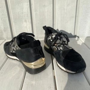 Skor  - Bra skick nästan aldrig använda  