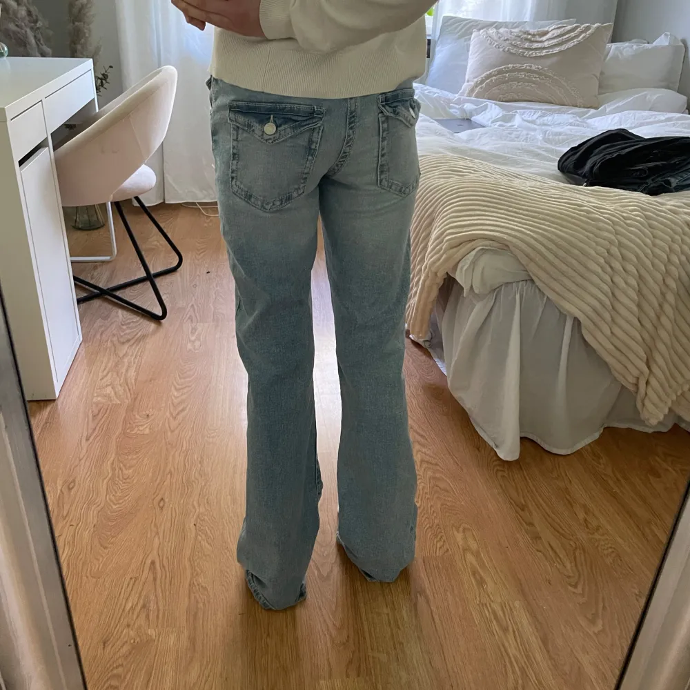 Jätte fina Low Waist jeans Storlek: 170 Nya bara använda 1 gång . Jeans & Byxor.