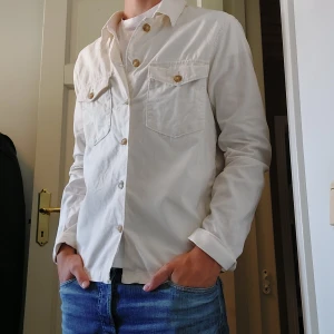 Selected Homme Overshirt/Skjorta i linne  - Riktigt fet overshirt/skjorta i linnematerial, storlek S.   Knappt använd, nypris runt 700 