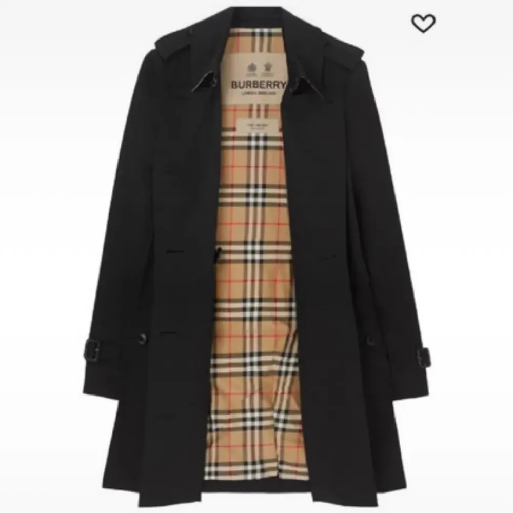  Burberry kappa använd få tal gånger, säljer för den tyvärr blivit för liten. Äkta finns dock inte kvitto då jag fick den i prisent skriv för mer bilder kan tänkta mig att sänka pris vid snabb affär . Jackor.