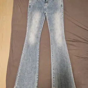 Nu pris: 1200 Inga skador Bootcut low waist  ‼️INTE FLÄK BARA SKUGGA‼️