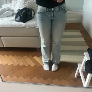 Low waist jeans - Säljer dessa sjukt snygga H&M jeans!! Ej använda