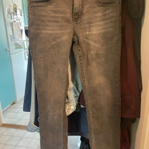 Levis 512 - Ungdom. Levis 512, 12 years. Grå. Slim fit.