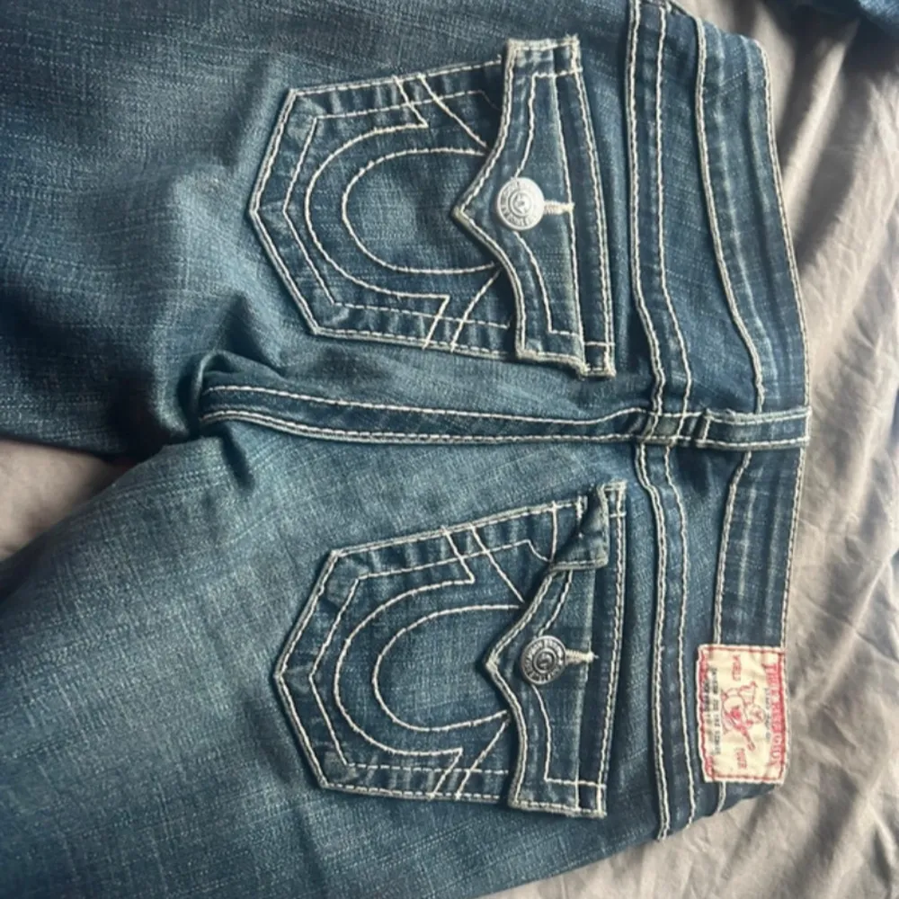 Storlek 27 midjemått 39cm Innerbenslängd 75cm💕. Jeans & Byxor.