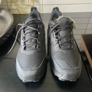 Adidas Terrex Sneakers - Helt nya skor nypris 1650 kronor Nu 700