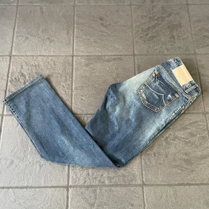 Jacob cohen W33 - Tja! Säljer mina riktigt feta Jacob Cohen jeans i W33! Skick 9/10 inga defekter!