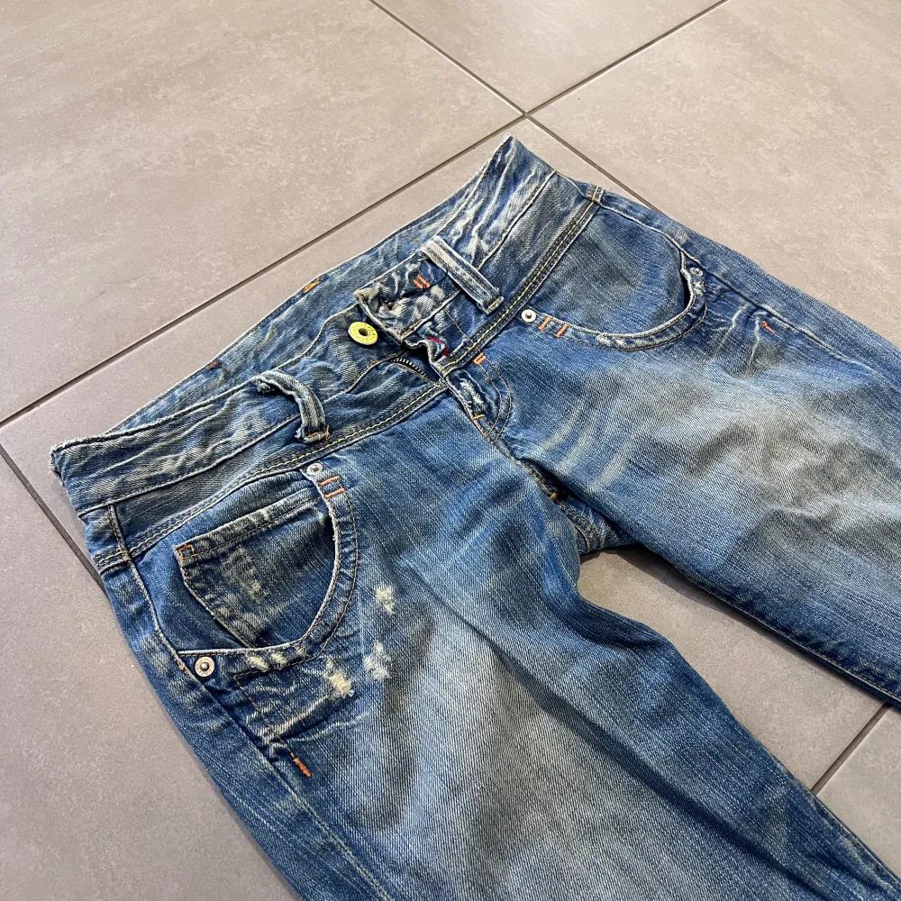 Snygga Replay jeans till damerna Midjemått 40cm  Längd 100cm . Jeans & Byxor.