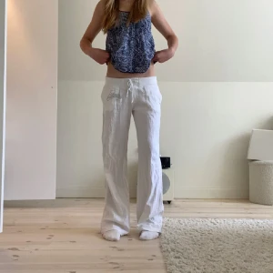 Linnebyxor - Så fina, unika linnebyxor! Lågmidjade. 🩵