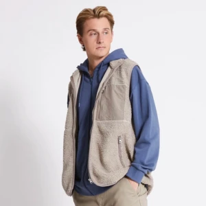 Teddyväst - Pileväst från Lager157. Herrstorlek S. Passar nog även tjejer om man är lite längre ≈175cm. Aldrig använd, endast testad. Tyvärr är dock lapparna borttagna. Nypris 200kr. 