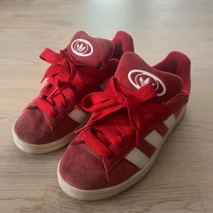 Campus 00 - Sjukt snygga campus 00. Köpta på merchsweden för 1799 i våras. Sparsamt använda. Går att göra rent! Pris kan diskuteras 