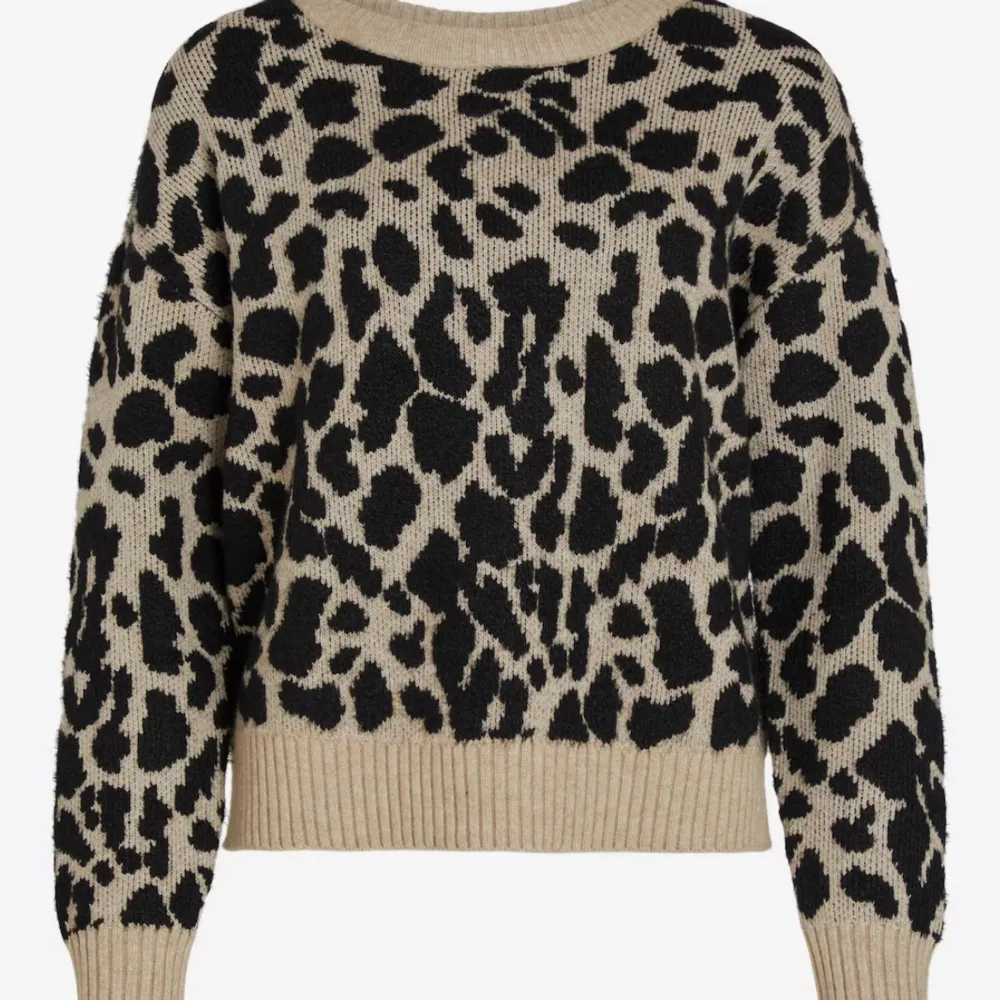 Svart beige stickad leopard tröja,aldrig använda💕. Tröjor & Koftor.