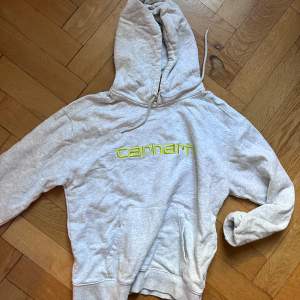 Superfin hoodie! Använd 2 ggr, nyskick köpt för ca 1000kr passar S-M