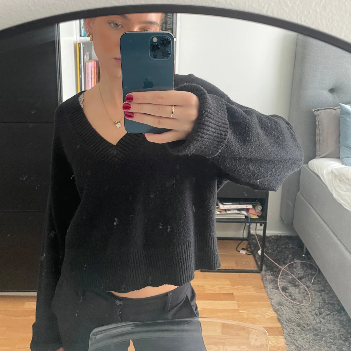 Svart stickad v-ringad tröja - 90