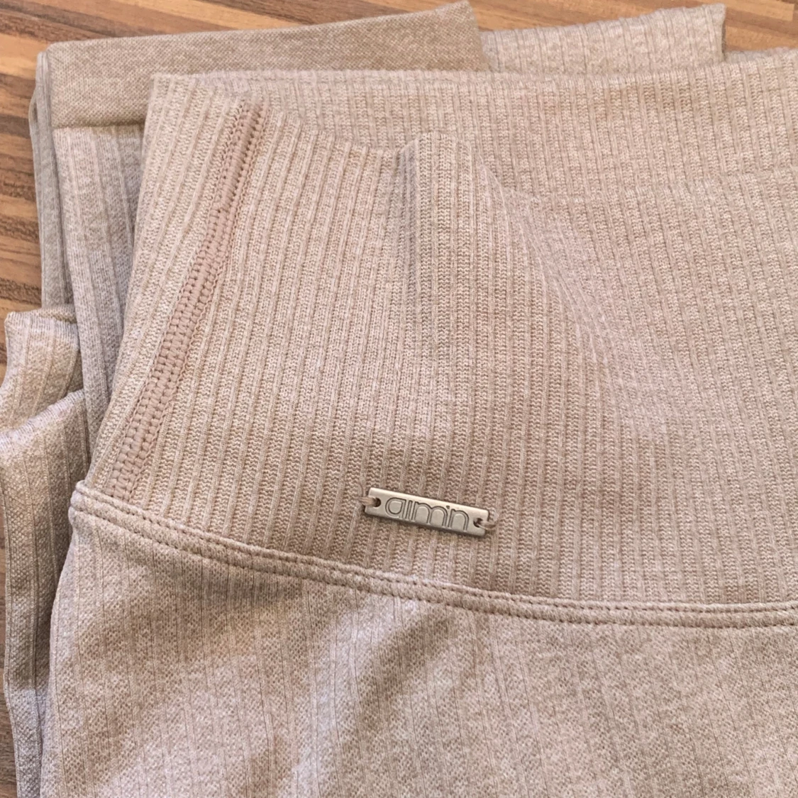 Beige ribbade leggings från Aim'n - 90