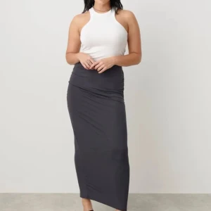 Helt ny Gina kjol  - Säljer en helt ny långkjol från Gina i kollektionen soft touch. Strl xs och färgen heter ”stone”. Kom tyvärr aldrig till användning så prislapp kvar💕