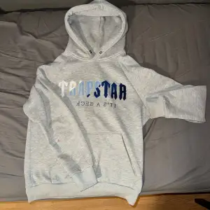 Fin Trapstar Hoodie, jättebra skick, (trådet ingår)