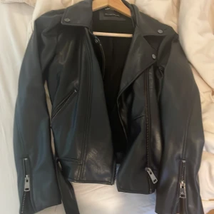 Skinnjacka - Skinnjacka knappt använd från elodie, storlek s