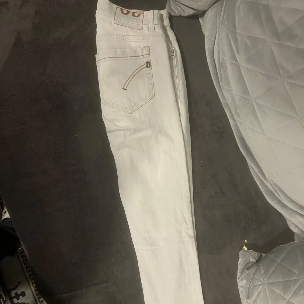 Tjena! Säljer nu dessa Dondup jeans som är i storlek W30. Jeansen är i väldigt bra skick. Vid frågor eller andra funderingar är det bara att höra av sig! Mvh Isak. Jeans & Byxor.