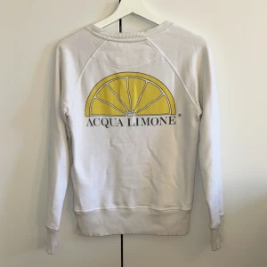 Acqua limone tröja - Säljer min acqua limone tröja i strl XS. Använd men i fint skick. Nypris 1 100 kr, mitt pris 350 kr. Tryck gärna på ”köp nu”.