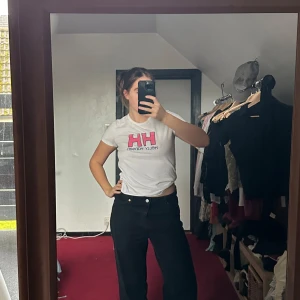 Helly Hansen T-shirt - Cool T-shirt, använd någon gång men är i bra skick. Skulle nog säga att den är en liten M.