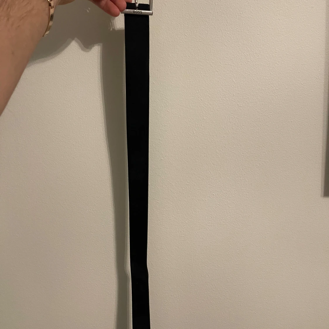 Svart skärp med silverfärgat spänne från Hugo Boss - 90