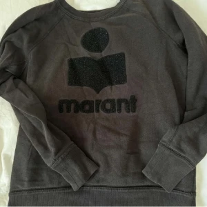 Snygg tröja från isabel marant  - Säljer då den inte kommer till användning, bra skick! Köpte här på Plick, lånade bilder från hon jag köpte från men skriv för fler bilder eller andra frågor❤️