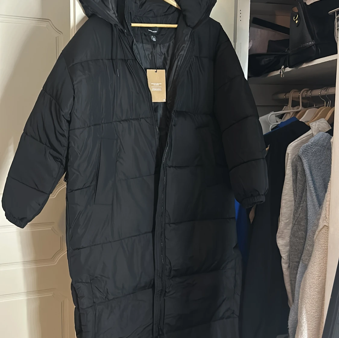 Svart pufferjacka från Vero Moda - 91