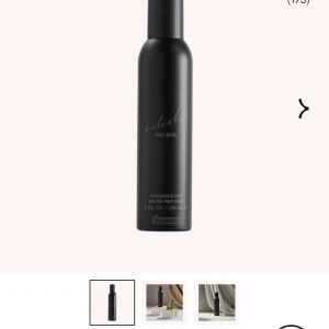 Billie eilish Body mist  - Billie eilish body mist köpt för 319 kr från kicks. God lukt av vanilj, endast liten del av flaskan använd (mer än hälften kvar). 