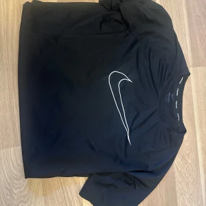Svart t-shirt från Nike - Storlek XXL, bra skick! 