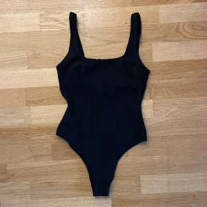 Baddräkt - Baddräkt från H&M i strl 38, använd en gång 💌