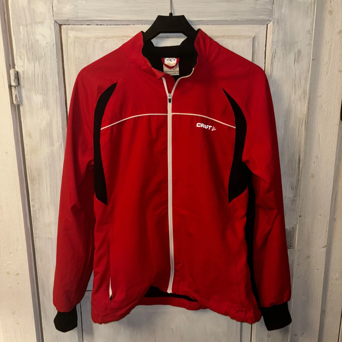 Röd och svart ziptröja från Craft
