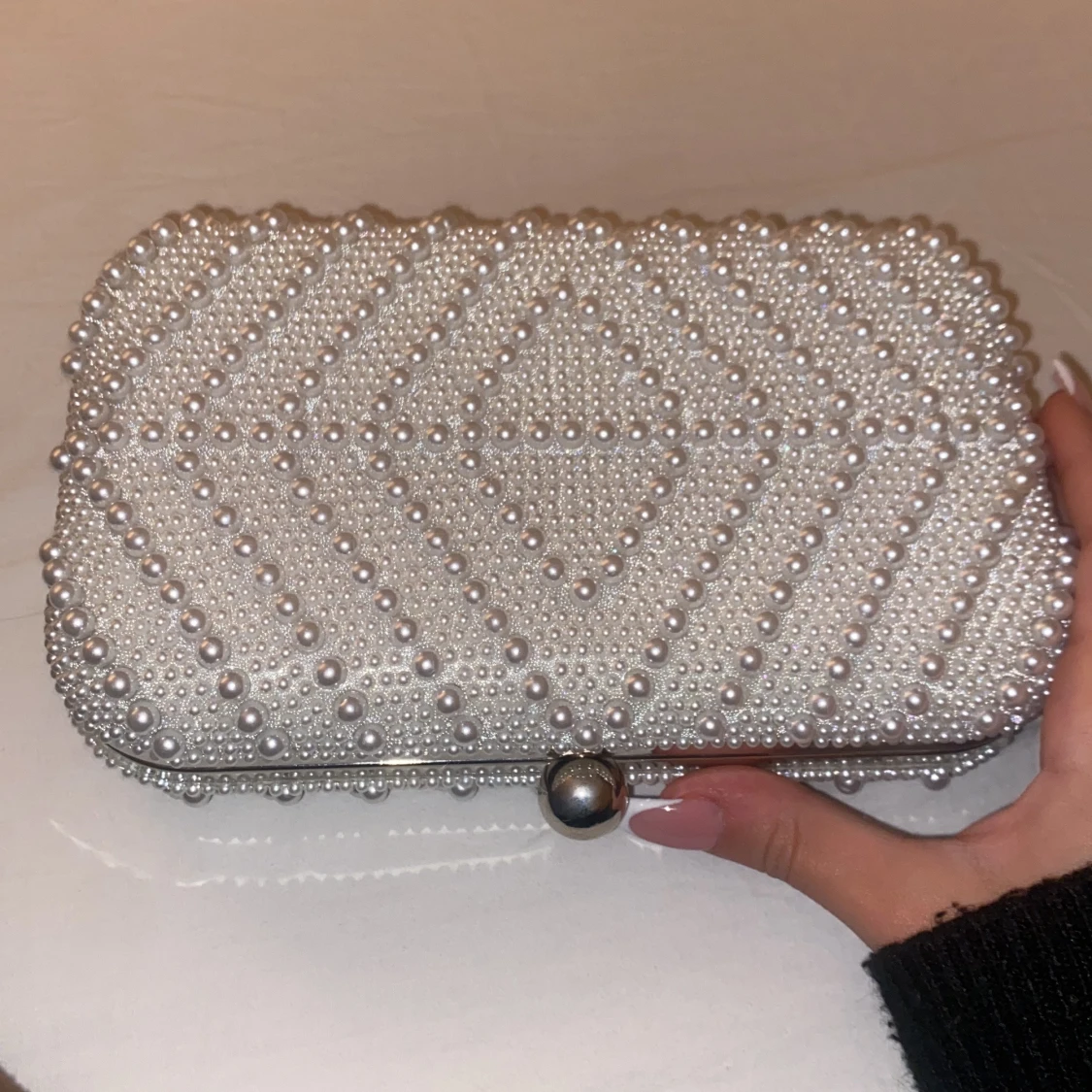 Vit pärlbeströdd kuvertväska - 91