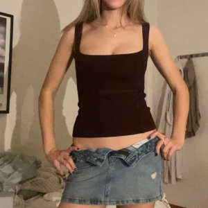 Vinröd topp från Zara - Så snygg vinröd topp från Zara med dragkedja bak ❤️