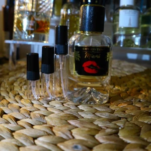 City Rhythm Miami Tropical Confessions - En tropisk kokosnött doft med blommiga noter(svårt att få tag på i Sverige). Sample 2ml=130kr fler storleks alternativ finns i min profil