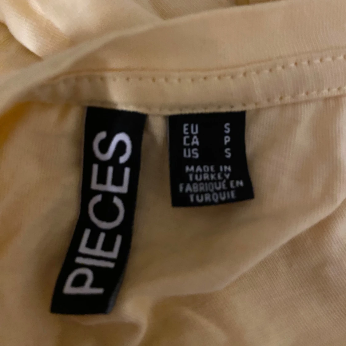 Gul croppad t-shirt - 93