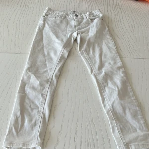 Vita jeans - Storlek 134 super fina milde waist