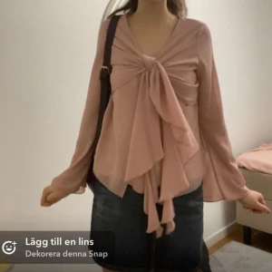 Rosa topp  - Säljer denna assnygga rosa knytopp i perfekt skick 