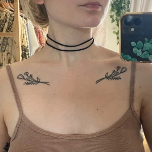 Choker - Fin choker, justerbar längd! Kan även skickas med frimärke 18 kr. Säljer massor av smycken, samfraktar gärna! Kan skickas med gratis vid annat köp