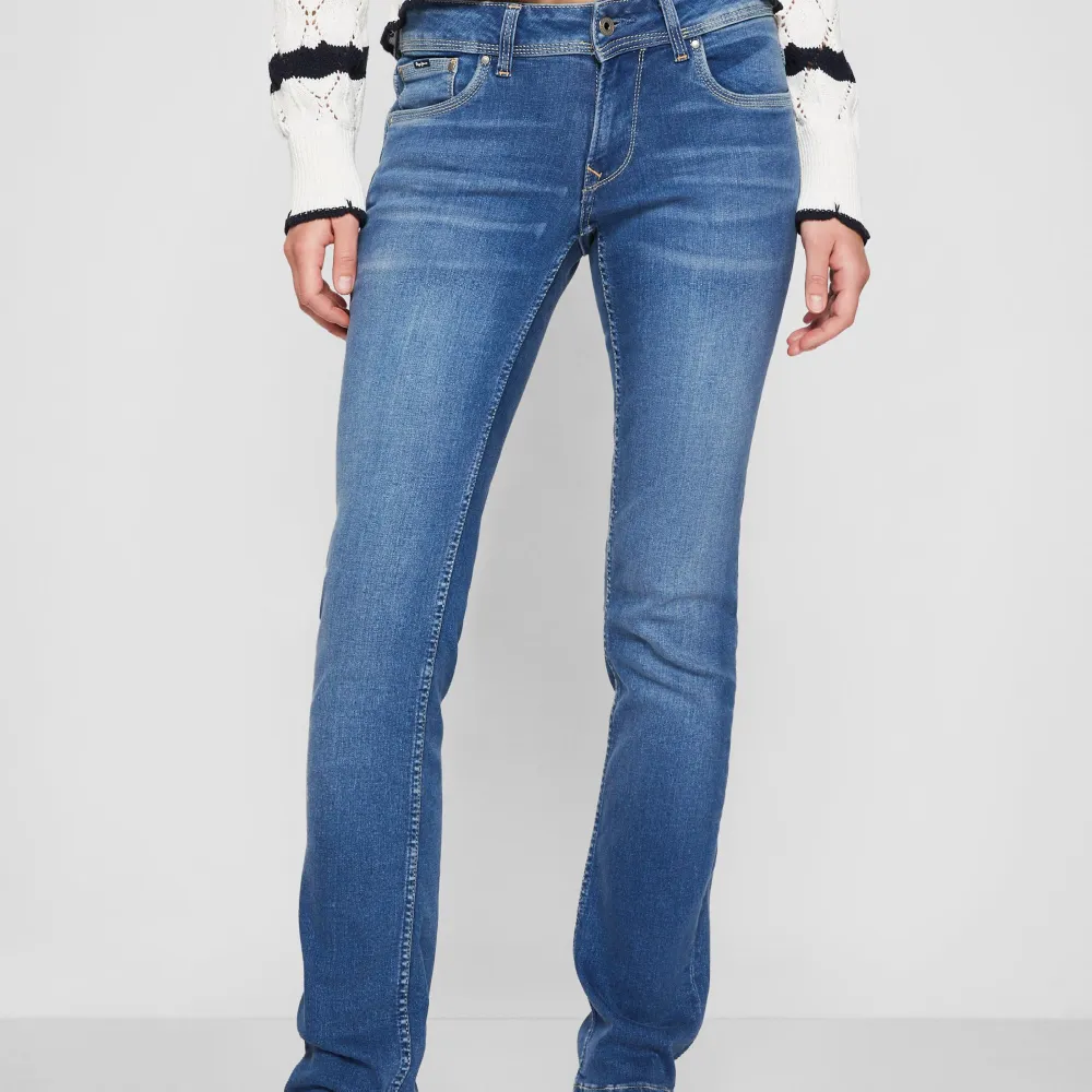 Säljer dessa Pepe jeans då dem inte kommer till andväning. Helt nya med prislappen kvar❤️. Jeans & Byxor.