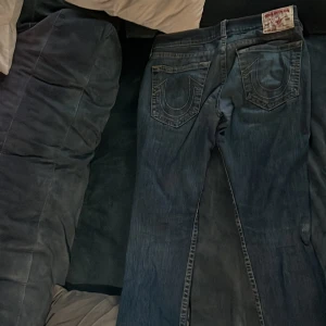 True religion jeans - Säljer ett par true religion byxor pågrund av att dom inte passar mig.