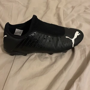 Bra fotbollsskor  - Svarta puma future fotbollsskor använt typ 5 gånger Max 