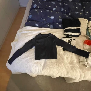 Långärmad träningstopp  - Långärmad träningstopp från ullared i storlek XS som knappt är använd