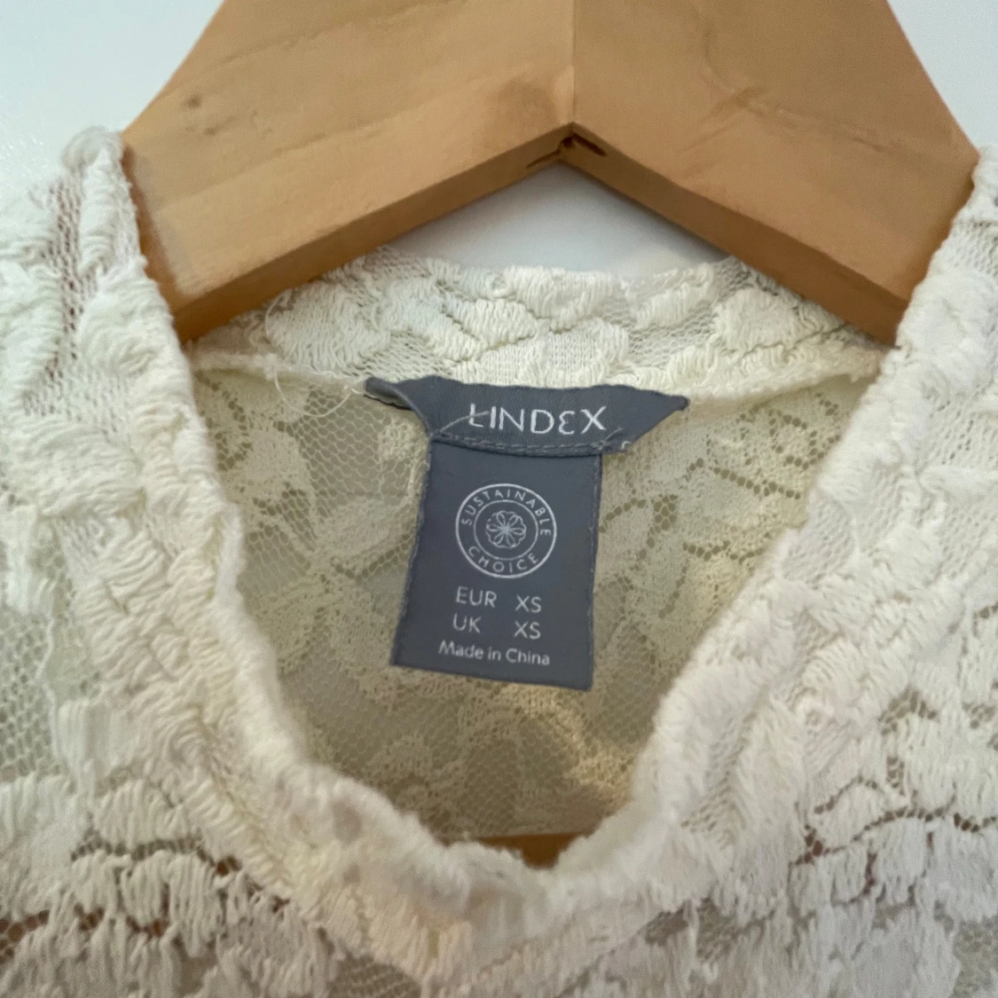 Vit spetsblus från Lindex - 90