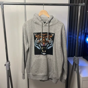 Hoddie - En helt ny hoddie endast testad