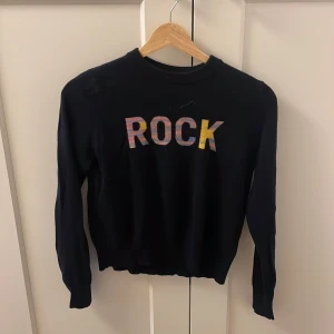 Zadig Voltaire rock tröja - Jättefin,har vuxit ut den annars skulle jag vilja behålla den. storlek:11-12 