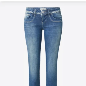 Ltb jeans - Så snygga och slutsålda Ltb jeans, väldigt fint skick, inga defekter, kom privat för fler frågor och funderingar samt fler bilder ❤️❤️köpta på zalando för 1100kr