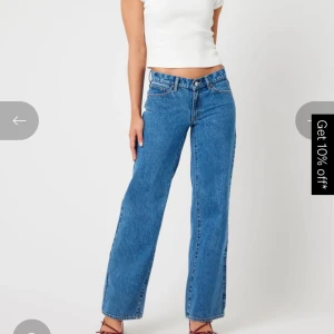 Abrand Jeans - Säljer dessa low waist jeans pågrund av att de är för små💕Köpt för 1000kr. Inga defekter, som nya.  (Pris kan diskuteras ) Skriv för fler bilder💗